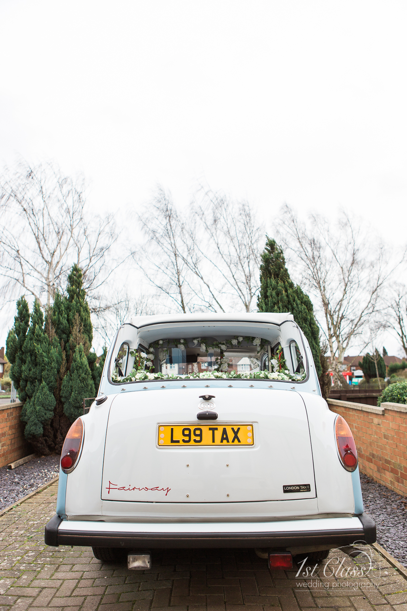 St Peter and Paul's Church Kettering Wedding Taxi