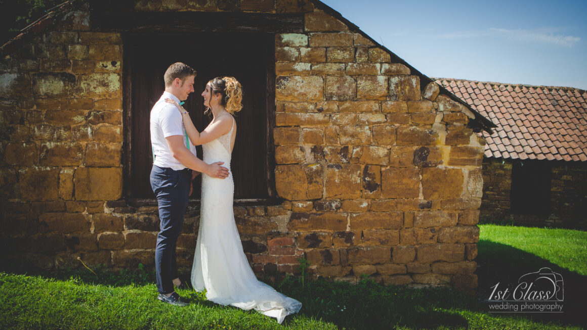 the barns at hunsbury Northampton wedding photographer